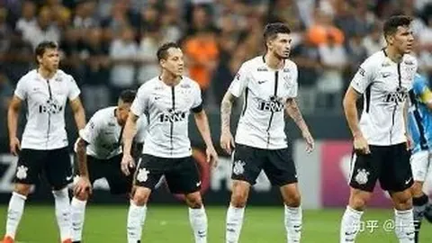 《利物浦铁心1500万求购基耶萨，尤文图斯盯上小马尔蒂尼，转会战火升级！》